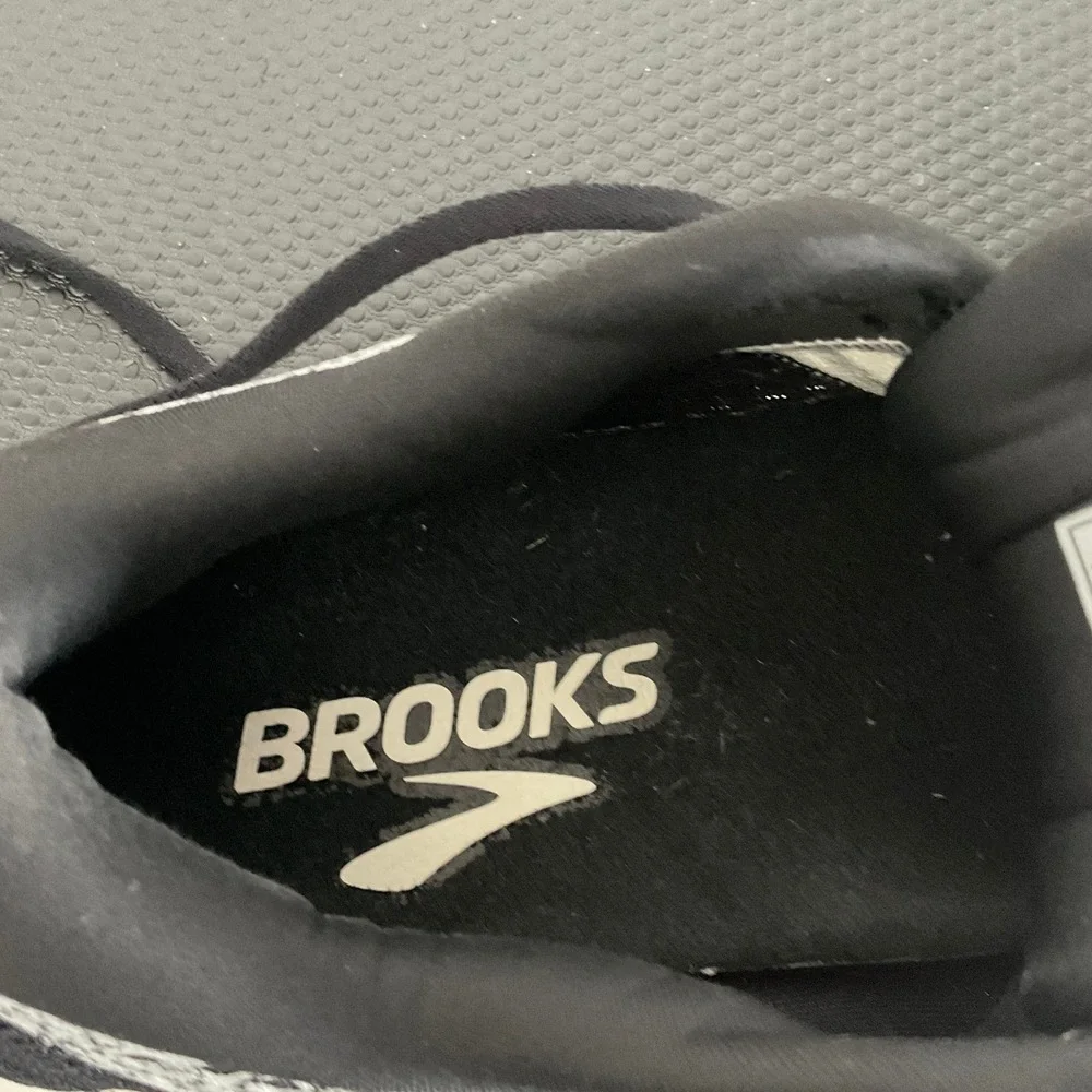 Brooks Adrenaline GTS 24 Womens Running Shoes Grey Black 1204261B132 Size 8.5